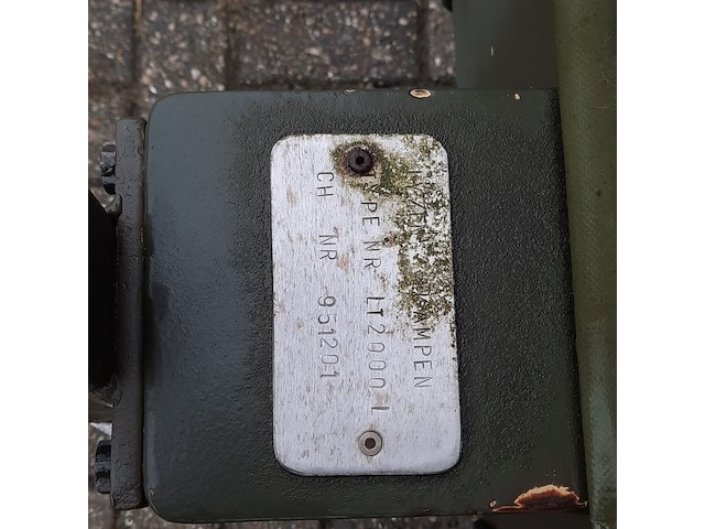 Huifaanhanger met diverse apparatuur - afbeelding 10 van  12