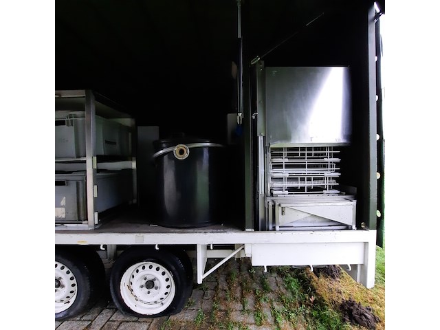 Huifaanhanger met diverse apparatuur - afbeelding 3 van  12