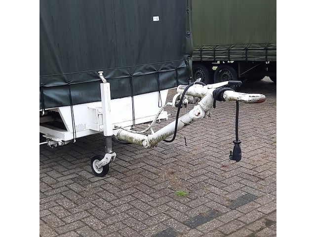 Huifaanhanger met diverse apparatuur - afbeelding 7 van  12