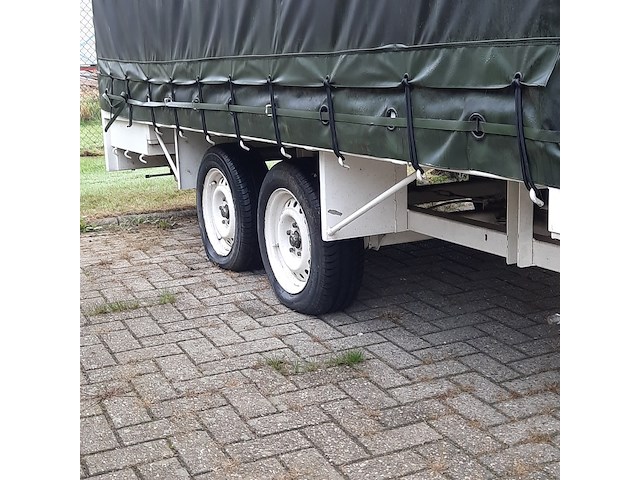 Huifaanhanger met diverse apparatuur - afbeelding 8 van  12