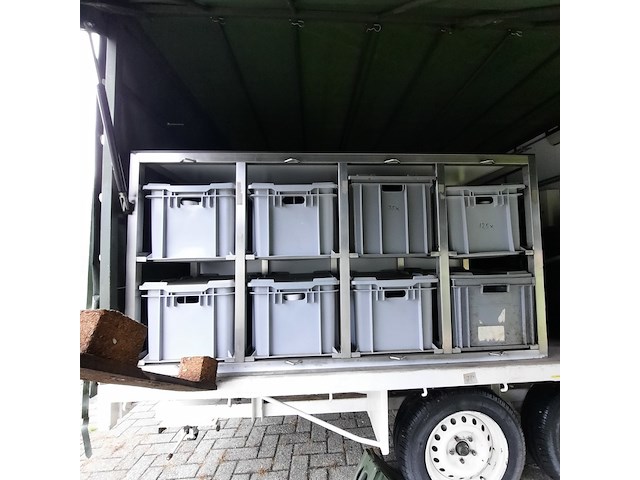 Huifaanhanger met diverse apparatuur - afbeelding 12 van  12