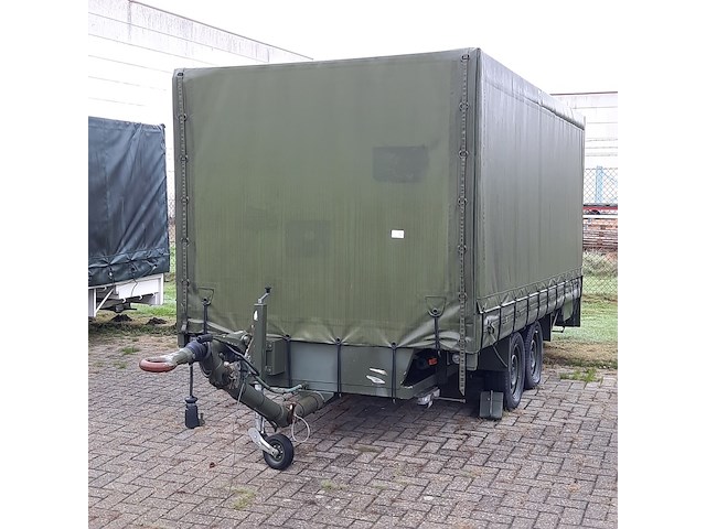 Huifaanhanger met diverse apparatuur - afbeelding 1 van  13