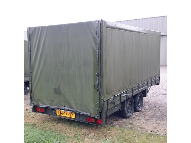 Huifaanhanger met diverse apparatuur - afbeelding 12 van  13