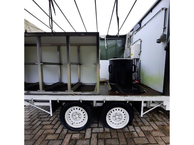 Huifaanhanger met diverse apparatuur - afbeelding 4 van  14