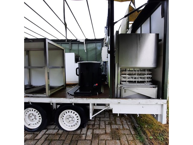 Huifaanhanger met diverse apparatuur - afbeelding 5 van  14