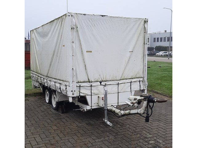 Huifaanhanger met diverse apparatuur - afbeelding 8 van  14