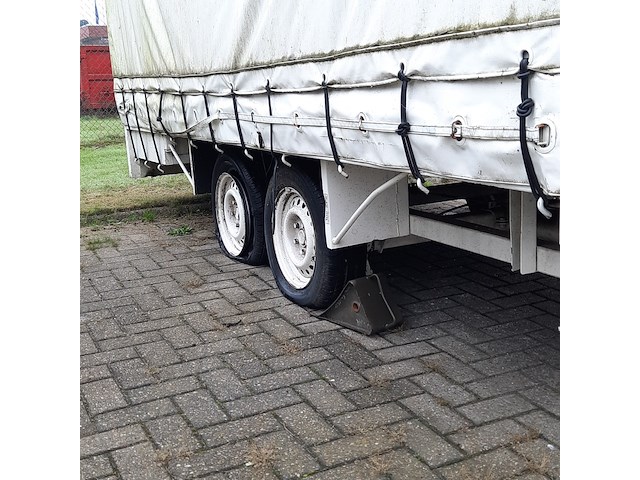 Huifaanhanger met diverse apparatuur - afbeelding 10 van  14