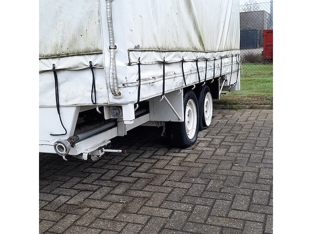 Huifaanhanger met diverse apparatuur - afbeelding 11 van  14