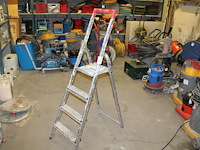 Huishoudtrap hailo met drie treden en bordes. - afbeelding 1 van  3