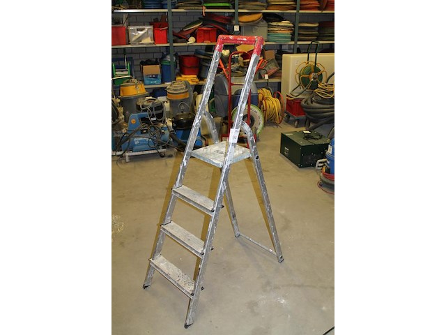 Huishoudtrap hailo met drie treden en bordes. - afbeelding 2 van  3