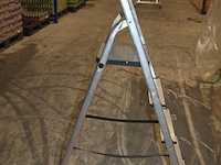 Huishoudtrap met 4 treden en bordes