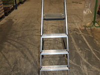 Huishoudtrap met 4 treden en bordes - afbeelding 2 van  2