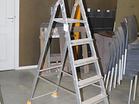 Huishoudtrap met vijf treden en bordes. - afbeelding 2 van  2