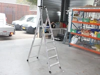 Huishoudtrap met vijf treden en bordes