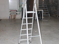 Huishoudtrap met vijf treden en bordes - afbeelding 2 van  2