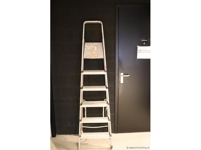 Huishoudtrap - afbeelding 1 van  3