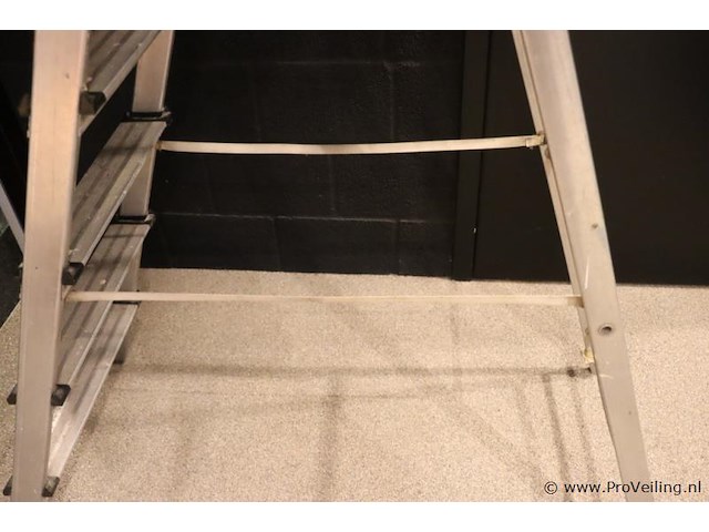 Huishoudtrap - afbeelding 3 van  3