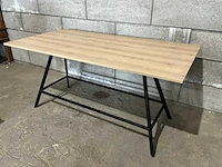 Huislijn - bartafel