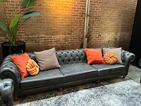 Huislijn | loungebank | zwart leerlook met oranje kussens 320x90x75cm