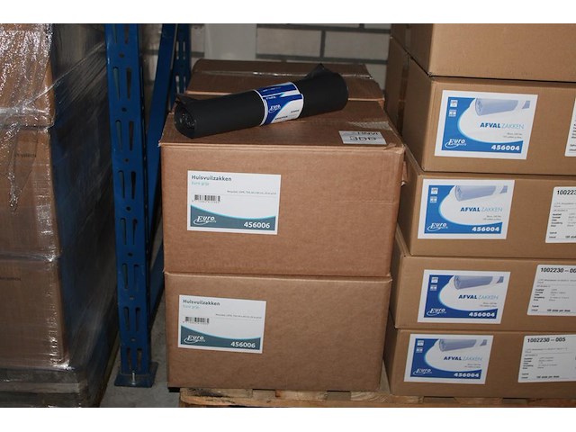 Huisvuilzakken euro grijs 80x 60 cm in 4 dozen. 60 rollen. - afbeelding 1 van  2