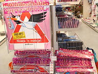 Huldeschilden in verrijdbaar showrek, diverse uitvoeringen. - afbeelding 2 van  2