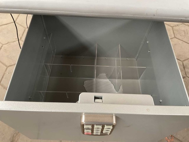 Humanscale hospital cart computer monitor - afbeelding 3 van  3