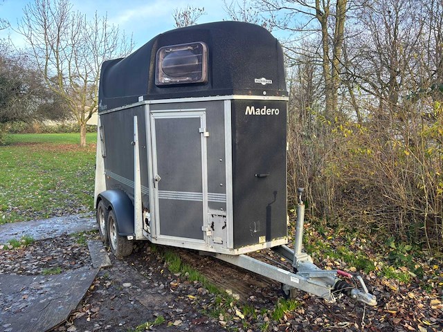 Humbaur - madero - paardentrailer - afbeelding 1 van  15