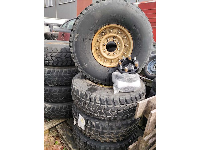 Hummer 12-bolt + spacers - 37" 8x165,1 - velg (4x) - afbeelding 1 van  6