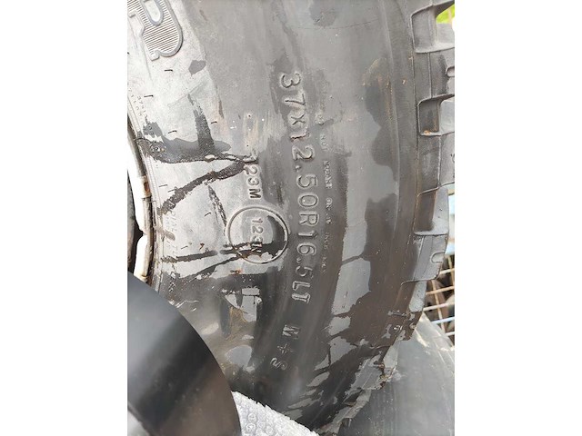Hummer 8-bolt + spacers - 37" 8x165,1 - velg (4x) - afbeelding 2 van  5