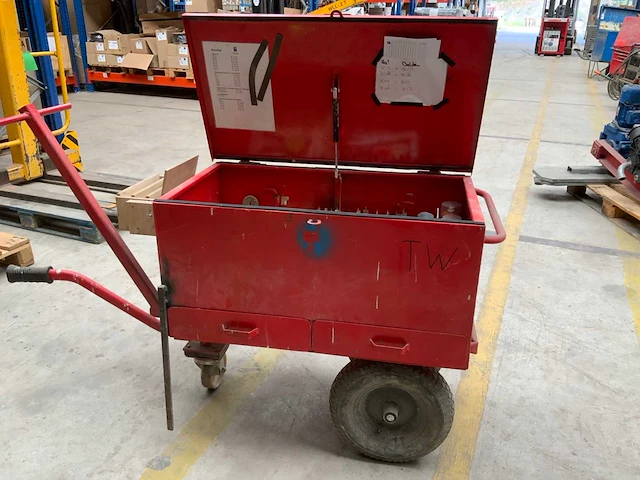 Hummer gereedschapswagen met inhoud - afbeelding 2 van  8