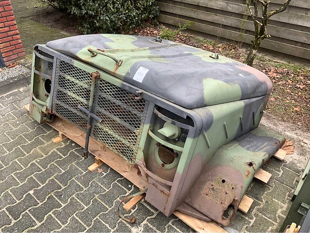 Hummer m900 front/ motorkap - afbeelding 1 van  6