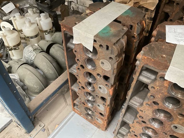 Hummer v8 diesel cilinder head set - afbeelding 1 van  3
