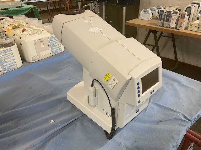 Humphrey fdt 710 ophtalmic perimeter - afbeelding 3 van  5