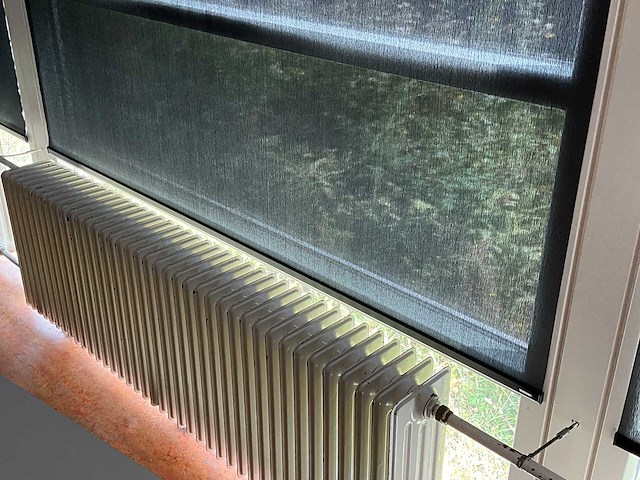 Hunter douglas - elektrisch bedienbaar rolgordijn (8x) - afbeelding 4 van  5