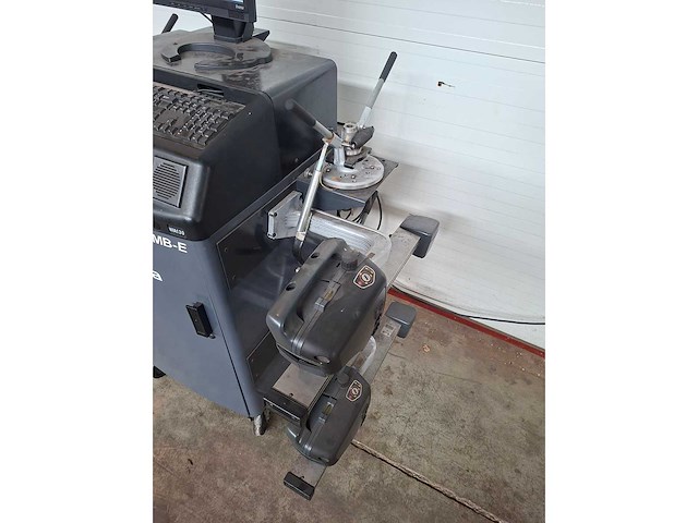 Hunter s811. hta-mb-e banden uitlijnapparaat - afbeelding 1 van  14