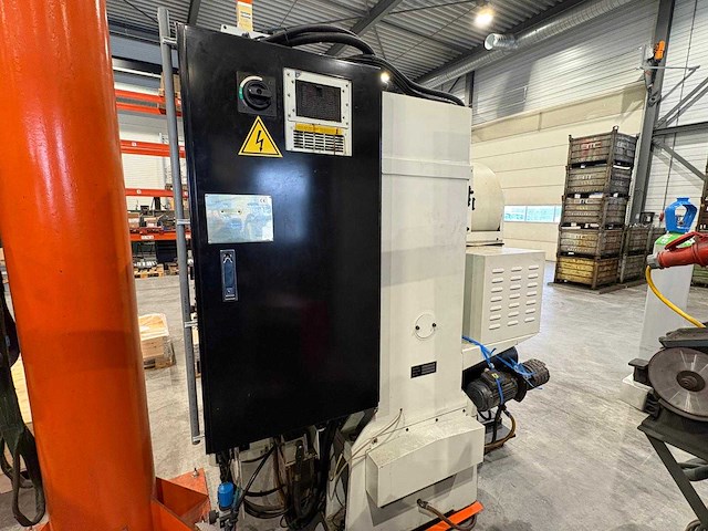 Hurco - 2004 - vm1 – verticaal cnc-bewerkingscentrum - afbeelding 5 van  8