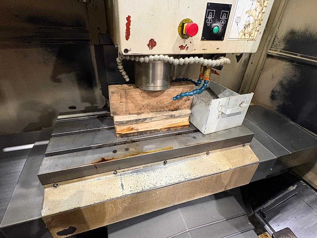 Hurco - 2004 - vm1 – verticaal cnc-bewerkingscentrum - afbeelding 6 van  8