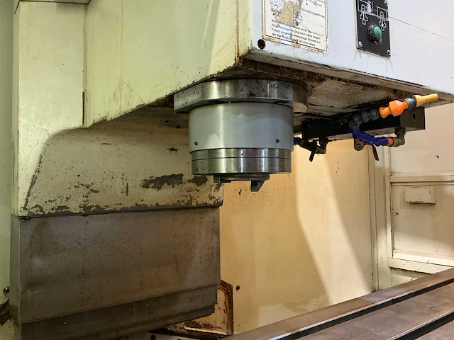 Hurco - bmc 4020 - cnc-milling machine - afbeelding 15 van  21