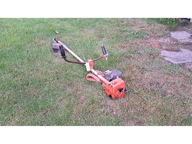 Husqvarna - 140r - bosmaaier - afbeelding 2 van  4