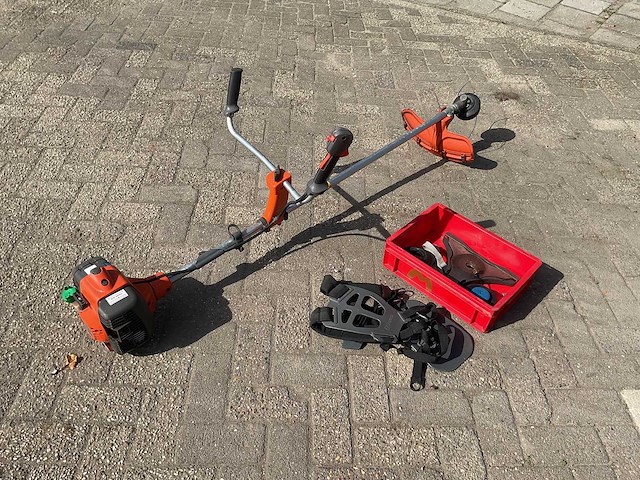 Husqvarna - 335r x-serie - bosmaaier - afbeelding 1 van  3