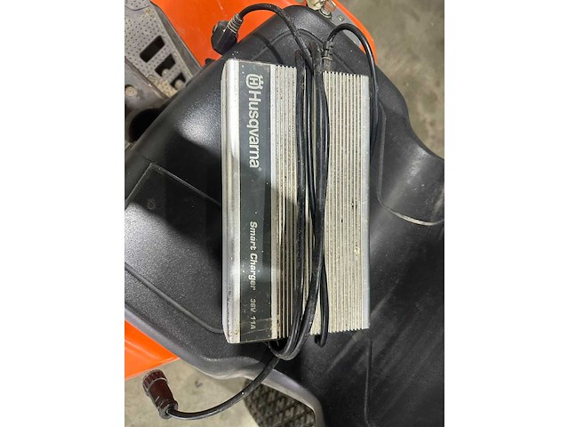 Husqvarna - electric - zitmaaier - afbeelding 8 van  9