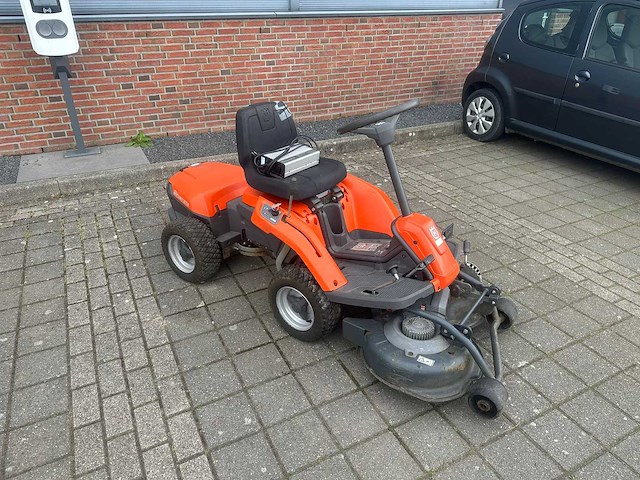 Husqvarna - elektrische - zitmaaier - afbeelding 4 van  7