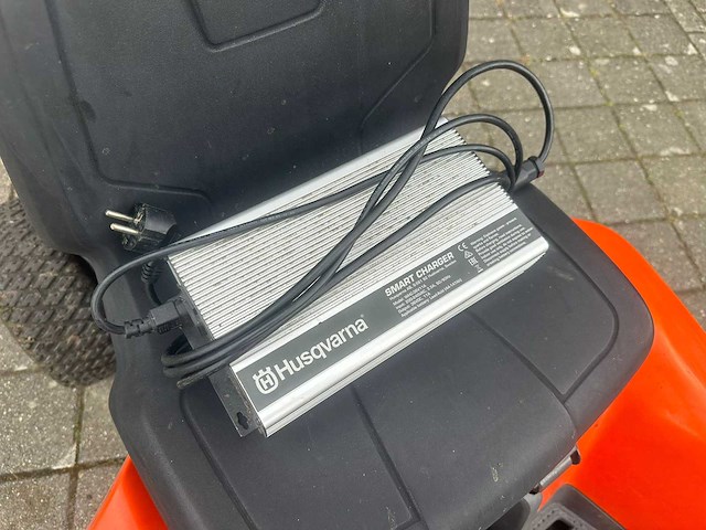 Husqvarna - elektrische - zitmaaier - afbeelding 7 van  7