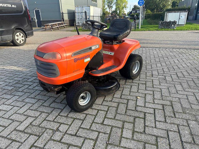 Husqvarna - lt 151 - zitmaaier - afbeelding 1 van  2