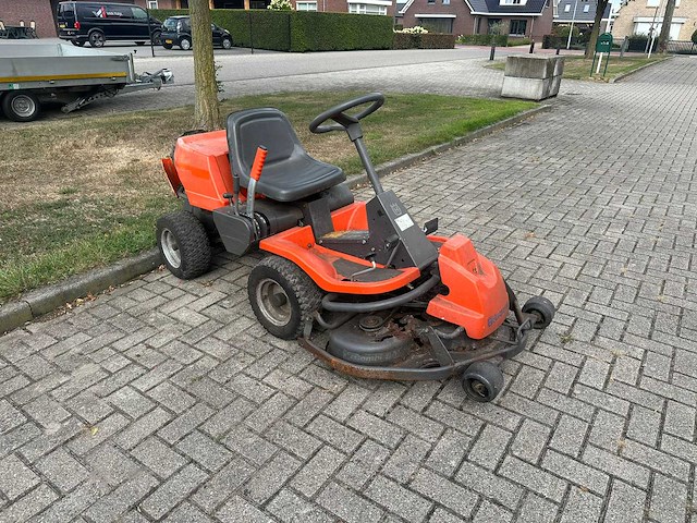 Husqvarna - rider - zitmaaier - afbeelding 4 van  5