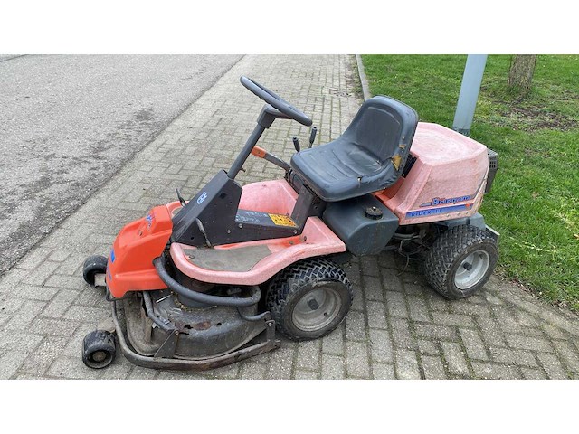 Husqvarna - rider 11 - zitmaaier - afbeelding 1 van  4