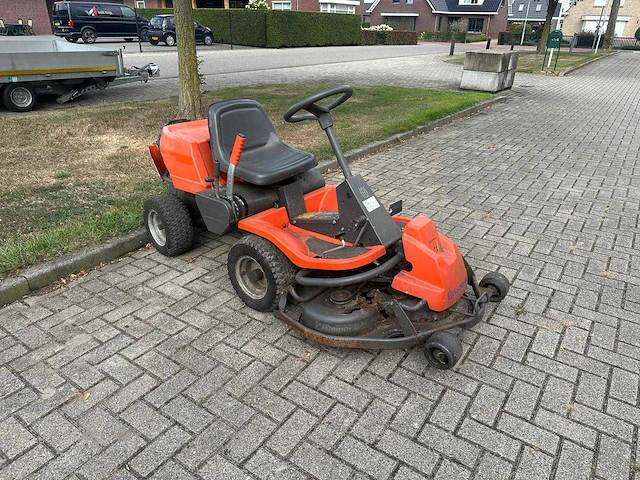 Husqvarna - zitmaaier - afbeelding 1 van  4