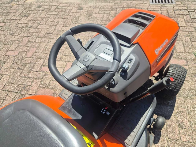 Husqvarna - zitmaaier - afbeelding 7 van  11