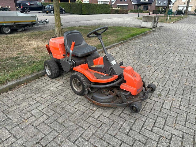 Husqvarna - zitmaaier - afbeelding 1 van  4