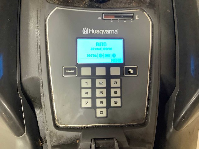 Husqvarna 105 robotmaaier - afbeelding 3 van  4